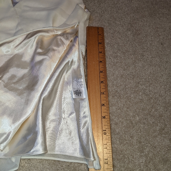 Fancy sleeveless v-neck top - Picture 12 of 15